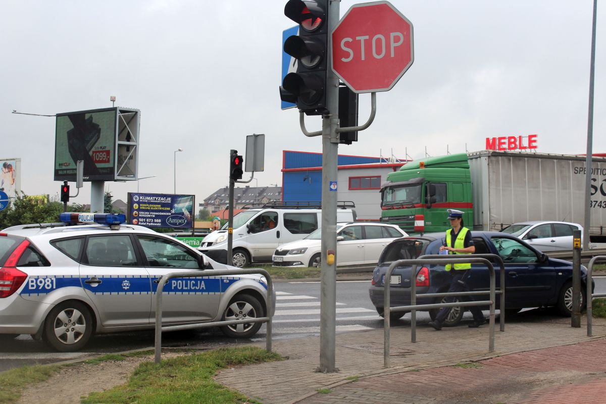 POLKOWICE. Dwie ciężarówki wylądowały w polu (aktualizacja)