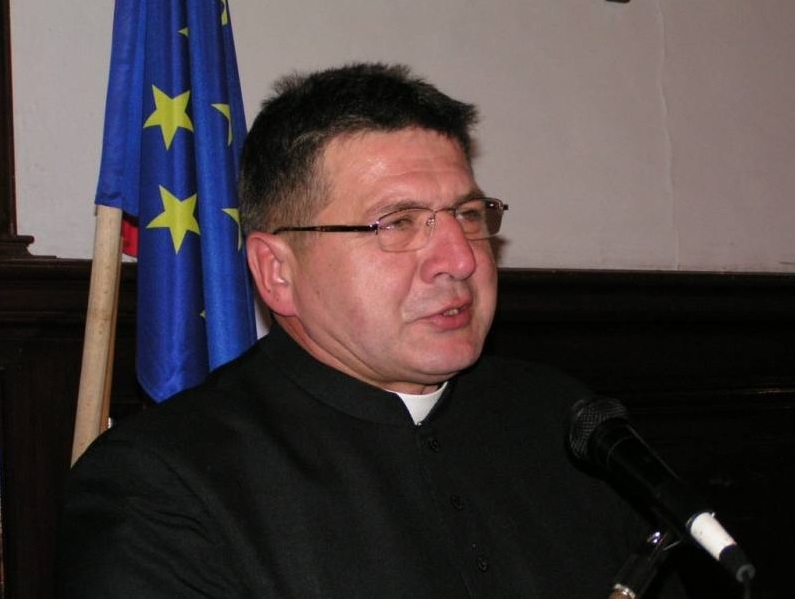 MĘCINKA. Rzucą uczniów na głęboką wodę