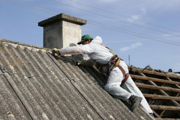 ŻUKOWICE. Usuwają azbest