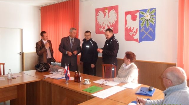 WOJCIESZÓW. Policjanci mają specjalistyczne latarki