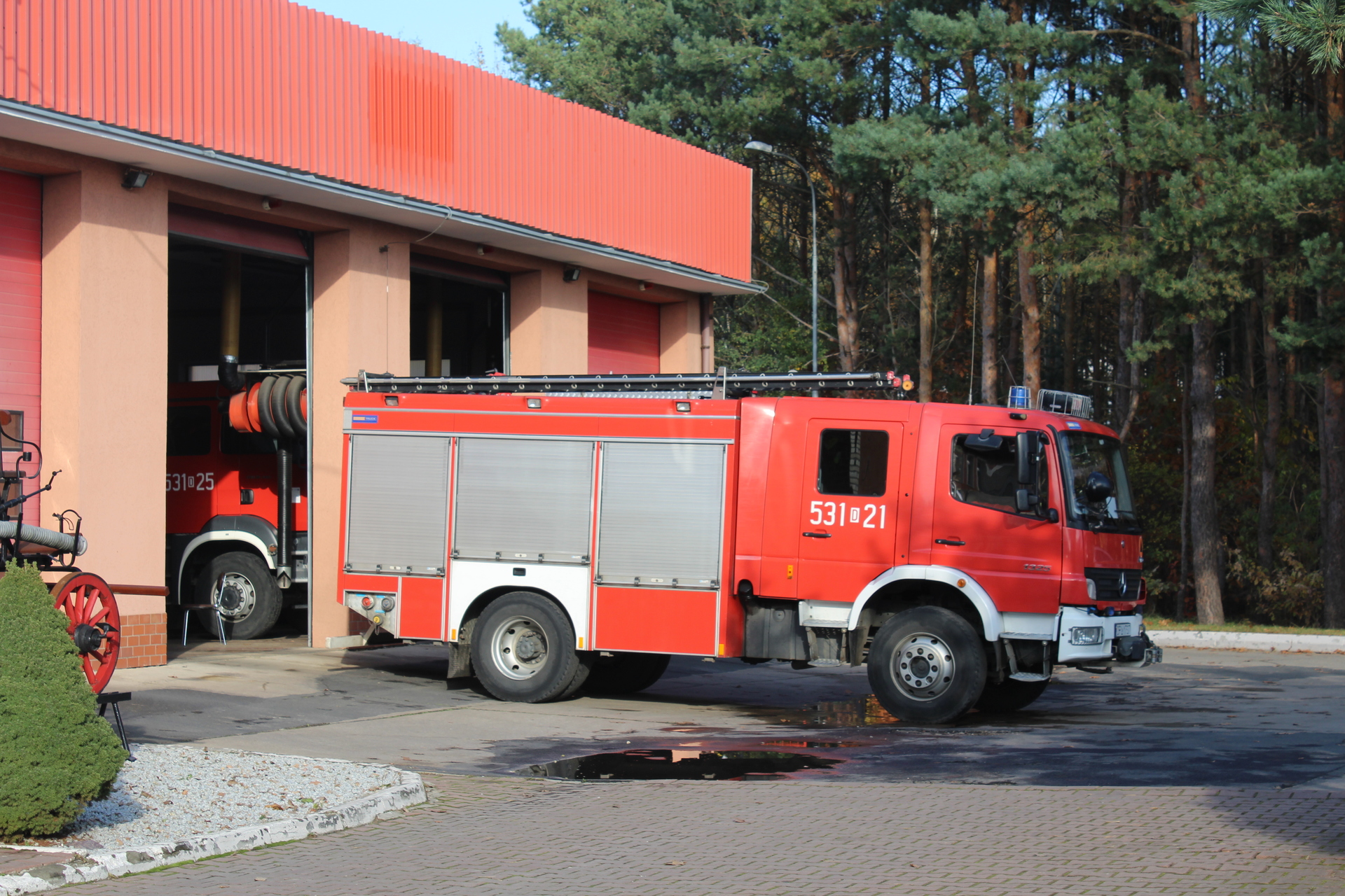 POLKOWICE. Kolizja koło straży pożarnej. Służby apelują do kierowców