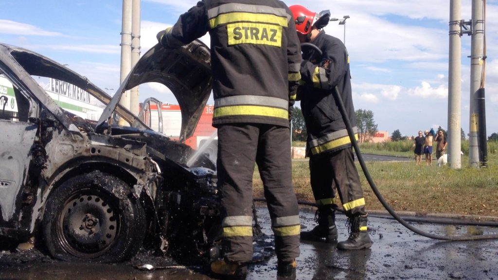 BOLKÓW. Landrover stanął w płomieniach