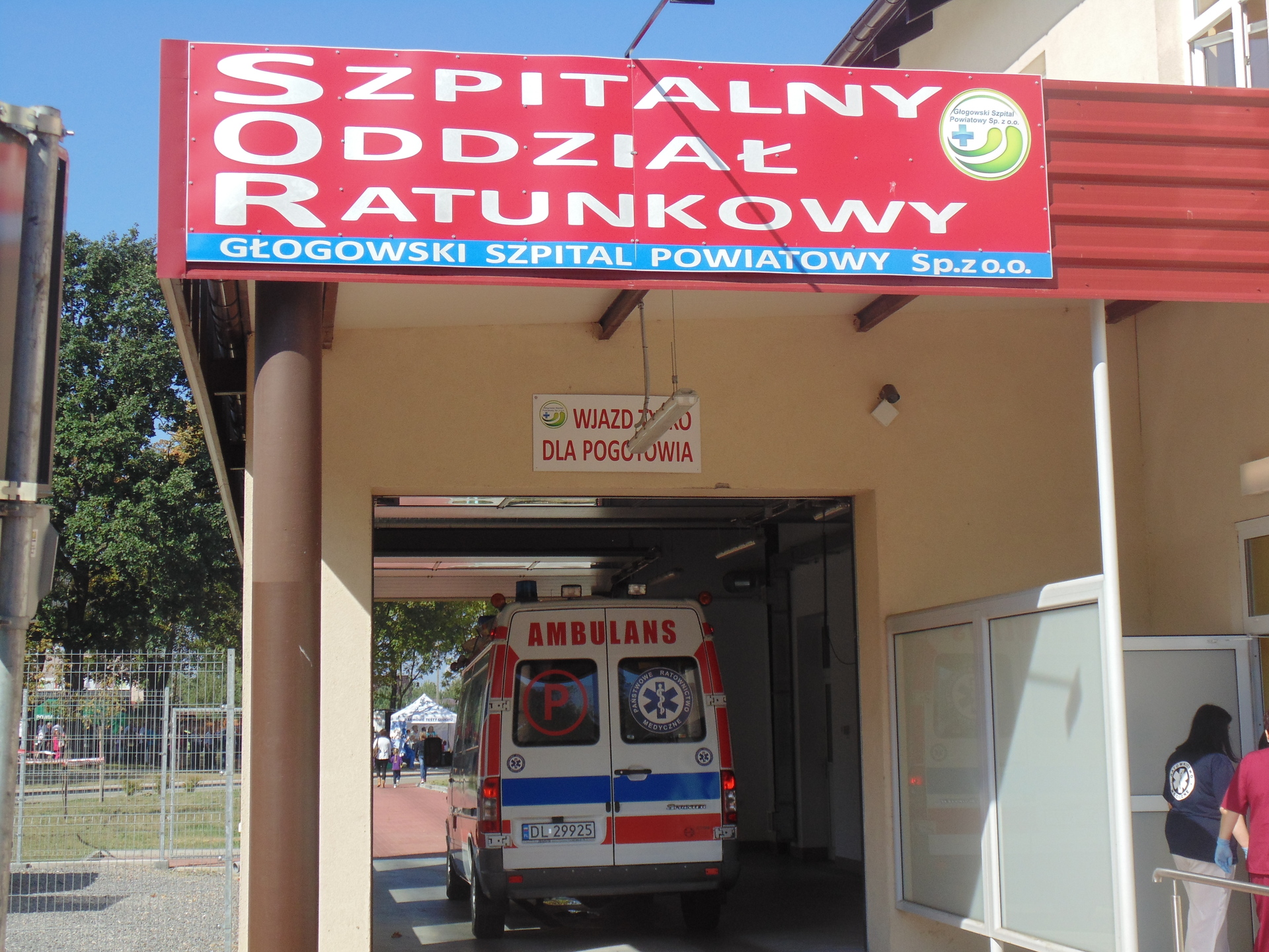 Zignorowali kobietę z udarem. Ratownik zwolniony