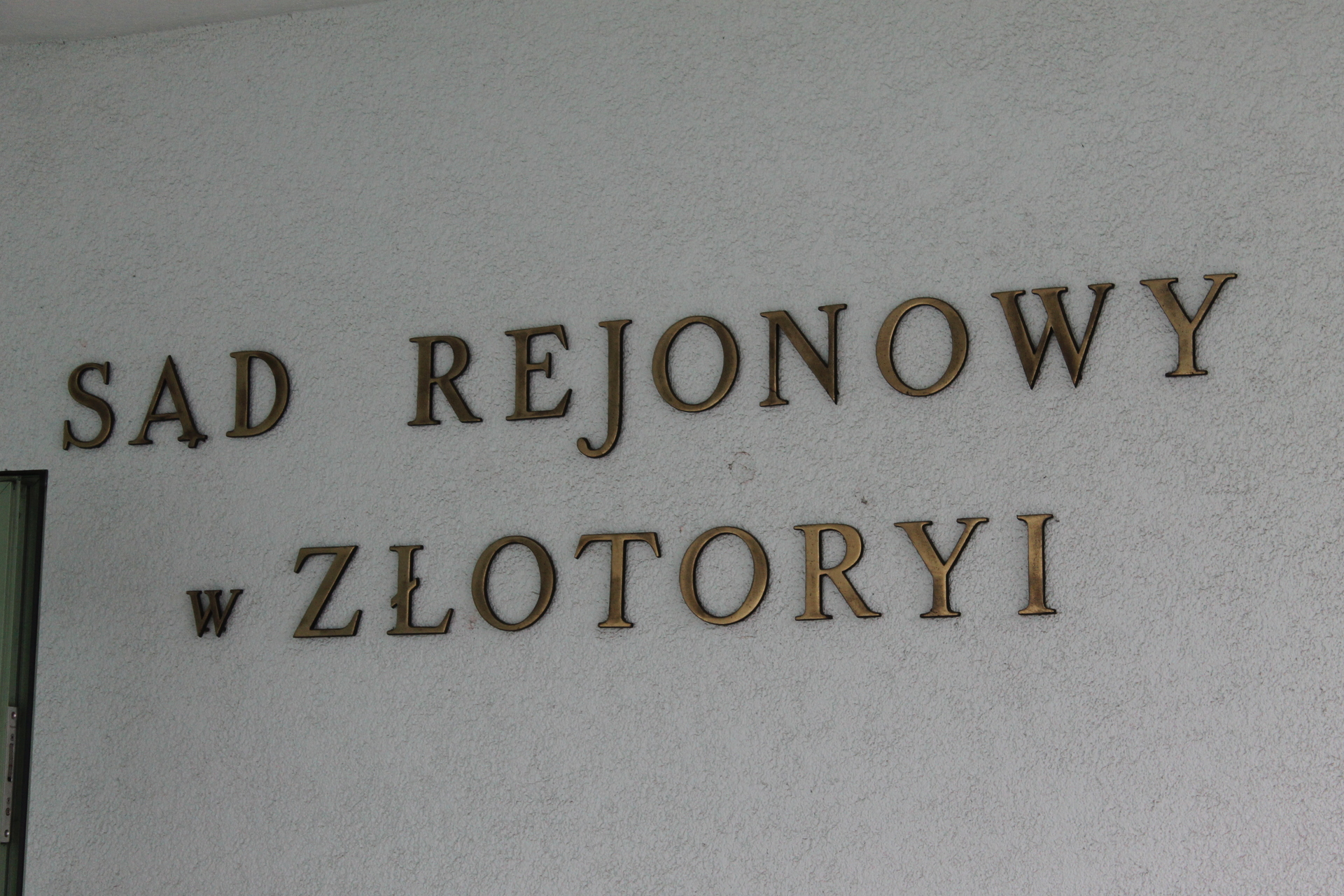 ZŁOTORYJA. Pies pogryzł kuratorkę (WIDEO)