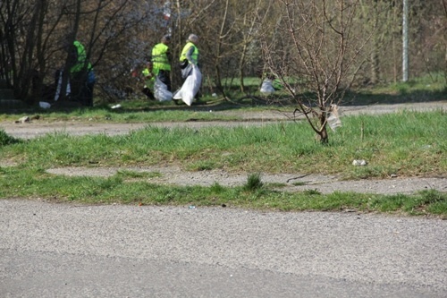 LEGNICA. Bezrobotni sprzątają miasto