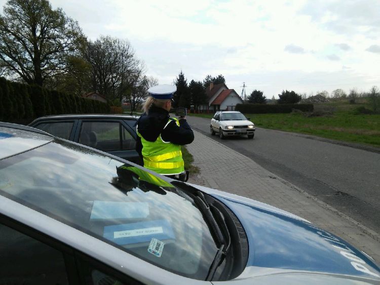 Pędził przez wieś 120 km/h. Stracił prawo jazdy