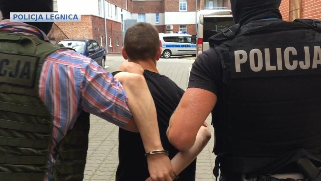 LEGNICA. Grozili 12-latce nożem (WIDEO)