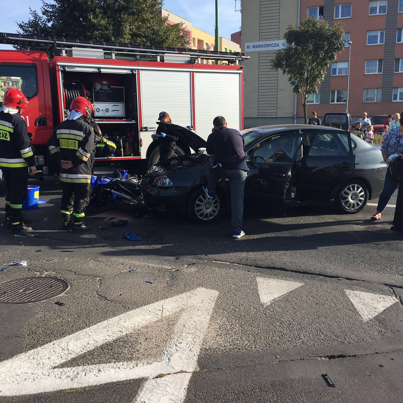 LEGNICA. Motocyklista zderzył się z osobówką (FOTO)