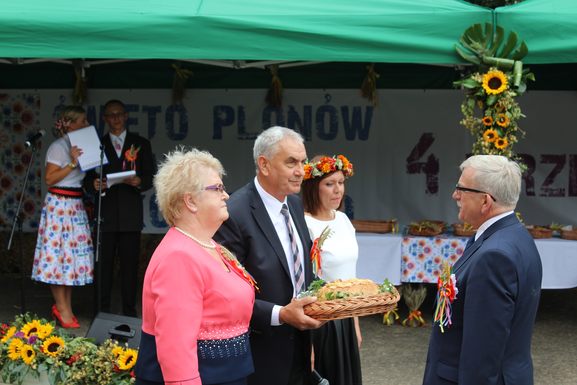 POWIAT POLKOWICKI. W Grodowcu dziękowali za plony (FOTO)