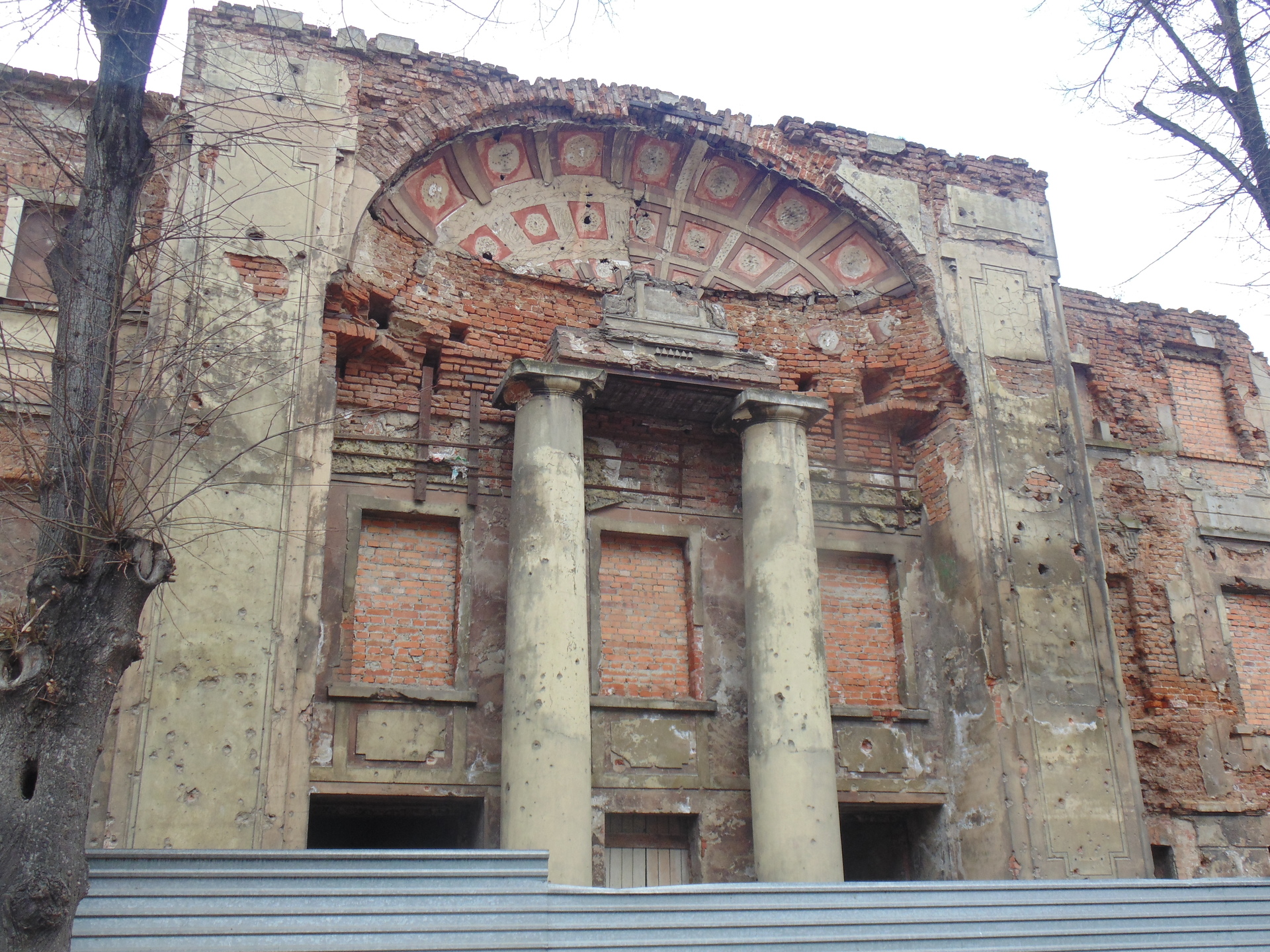 GŁOGÓW. To ostatni dzwonek dla ruin teatru