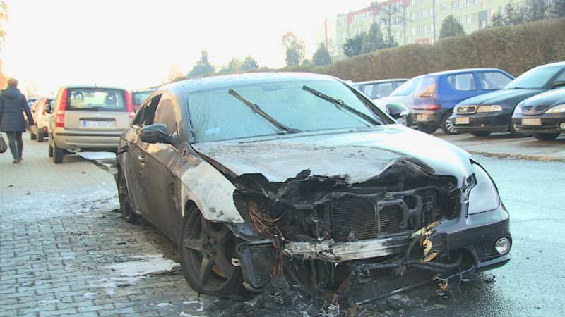 LUBIN. Spłonął osobowy mercedes