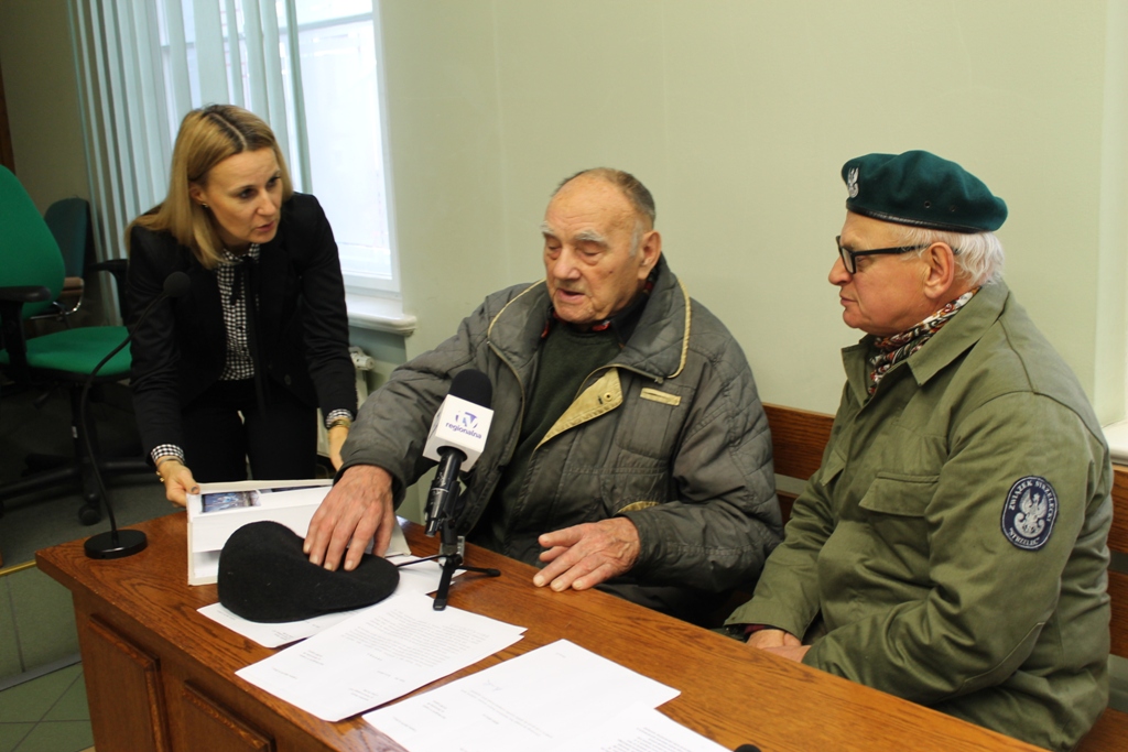LEGNICA/LUBIN. Patrioci murem za kombatantem (WIDEO, FOTO)