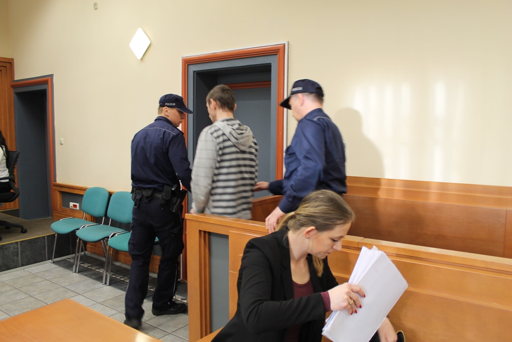 LEGNICA. Wydłuża się proces poczwórnego zabójcy (WIDEO)
