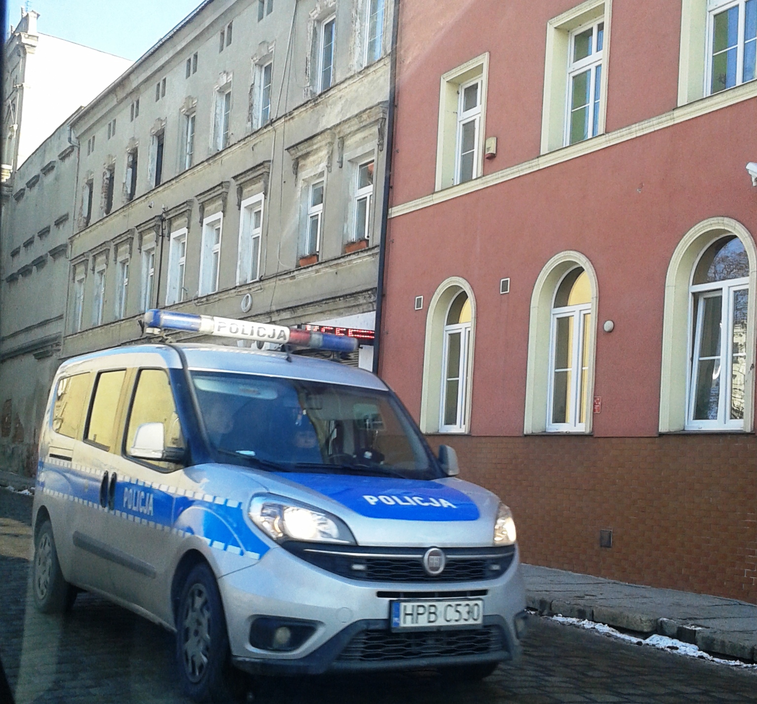 LEGNICA. Więzienie za kradzieże i oszustwa (WIDEO)