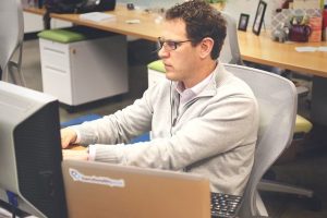 praca start-up komputer telemarketer biuro