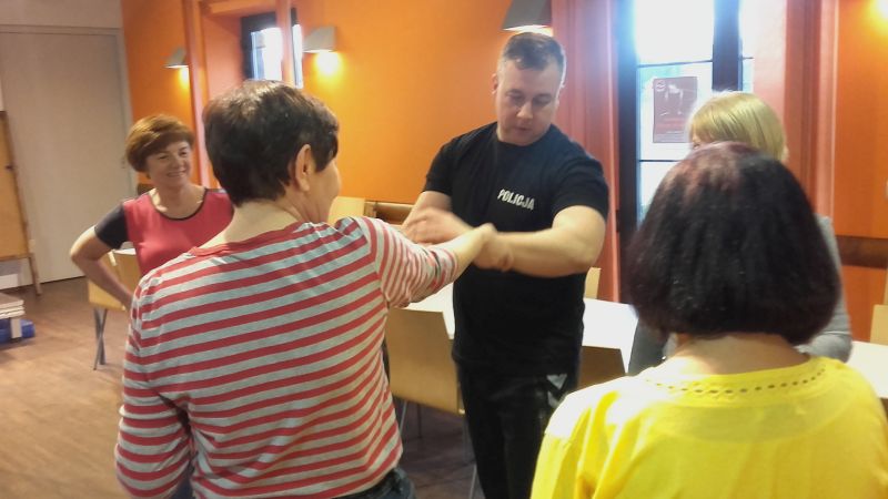 Uczą się, jak radzić sobie z napastnikiem