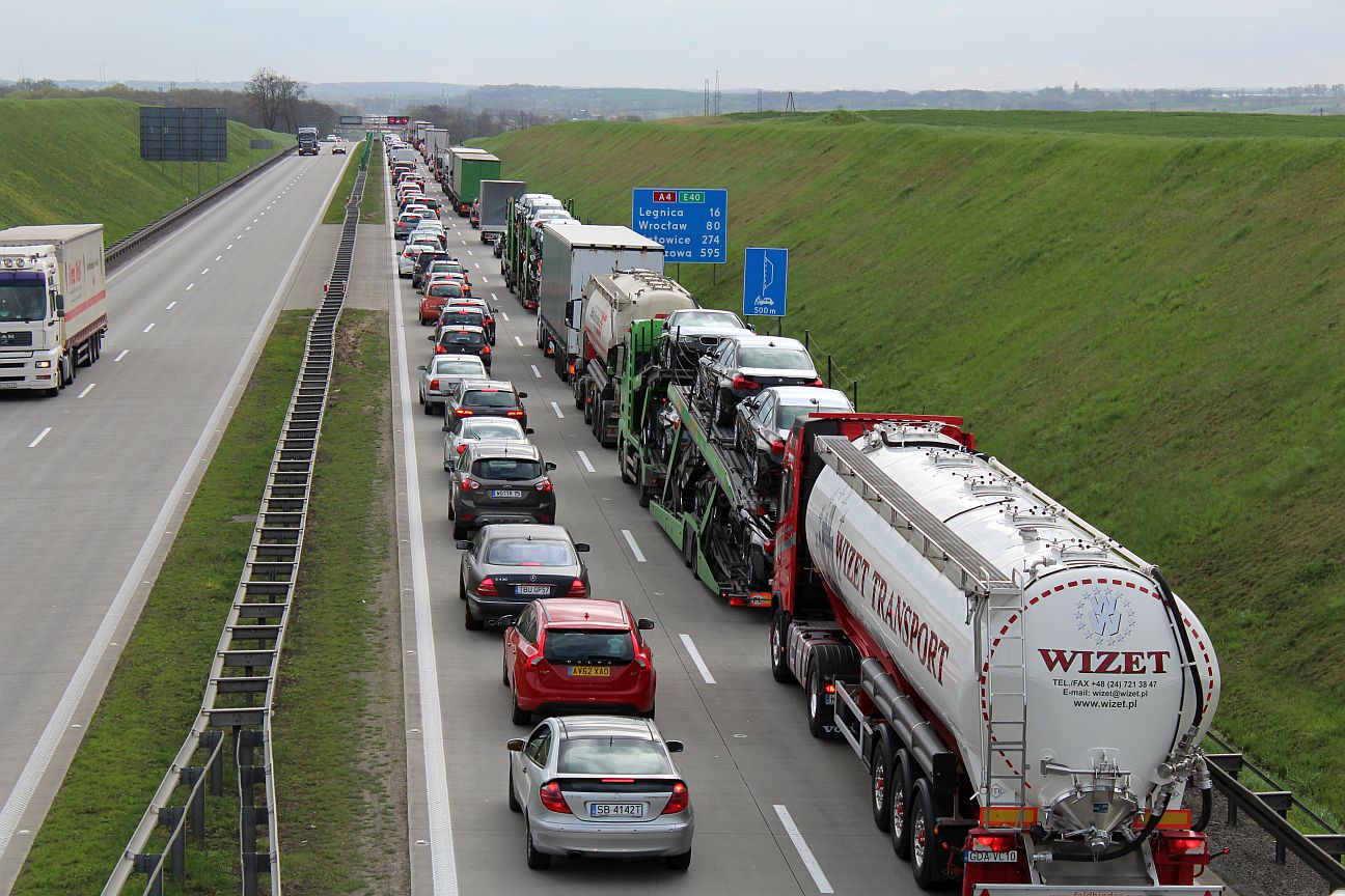 Gigantyczny korek na autostradzie!