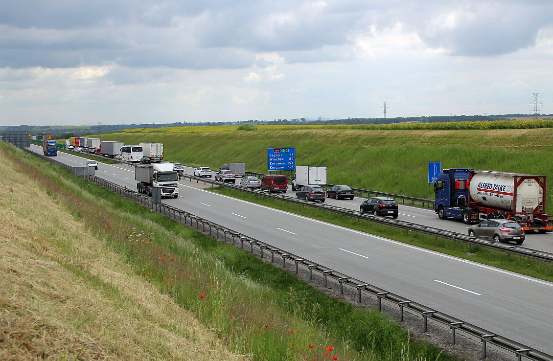 Pijany, z ukrytą bronią pędził autostradą A4