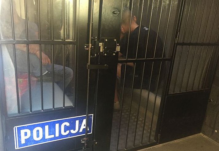 Na osłodę mogą trafić do aresztu