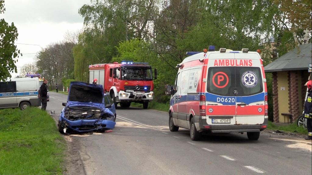Wypadek pod Jaworem. Droga zablokowana [WIDEO]