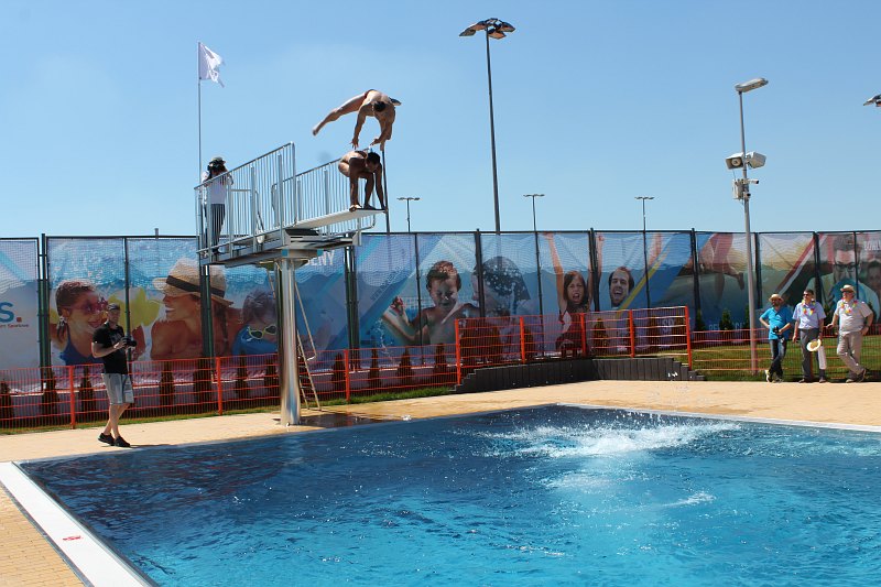 Pijany zepchnął mężczyznę z trampoliny (WIDEO)