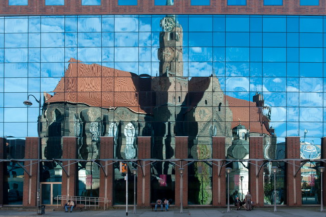 Bezsenne oko patrzące w lustro