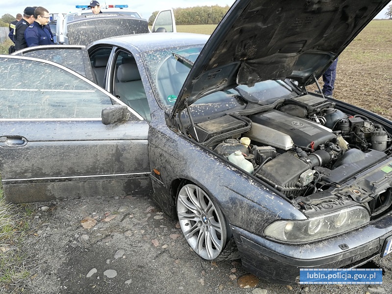 Kradzionym BMW chciał rozjechać policjanta (WIDEO)