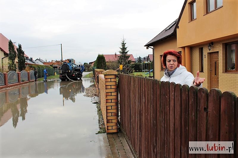 Mają jezioro zamiast drogi (WIDEO)