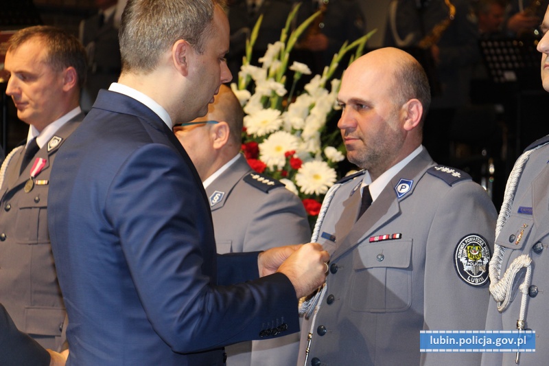 Policjanci odebrali odznaczenia
