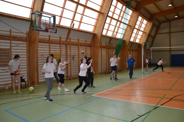 Upodobali sobie taniec z pomponami i siatkówkę (FOTO)