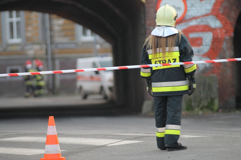Ewakuacja mieszkańców w Chojnowie. Awaria gazociągu (FOTO, WIDEO)