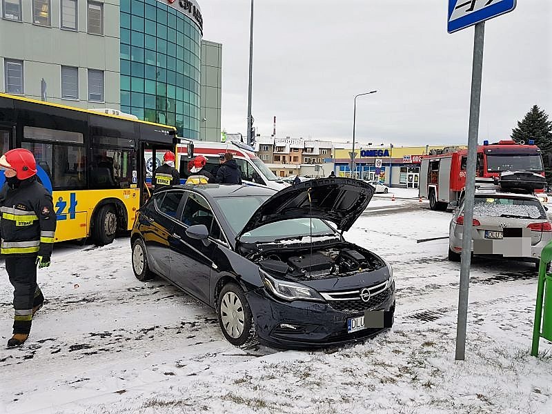 Wypadek koło Medicusa. Jest bardzo ślisko!