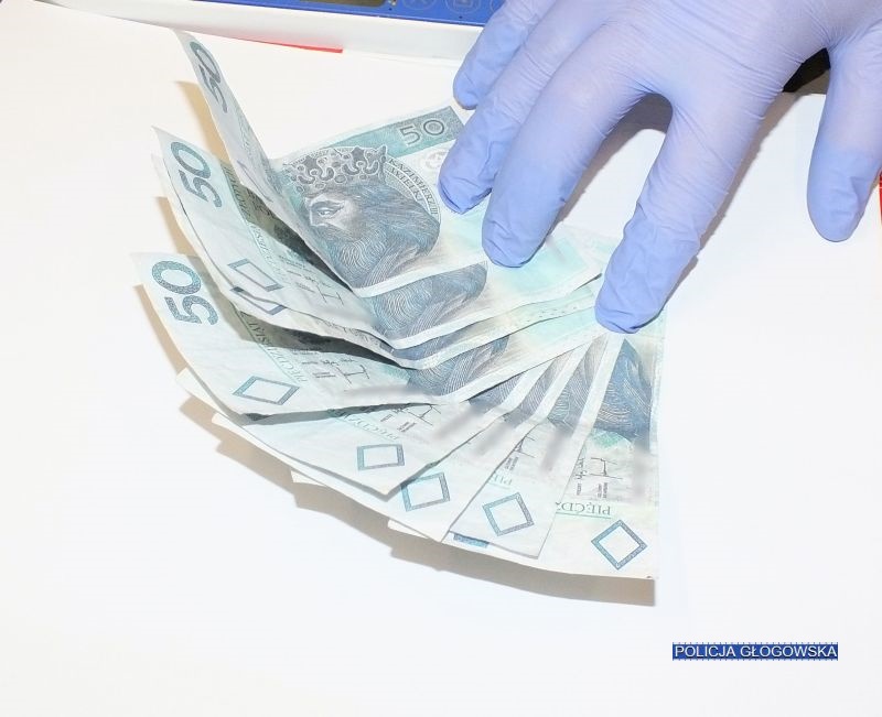 Bankowiec okradł niepełnosprawnego klienta. Policja szuka jego wspólników