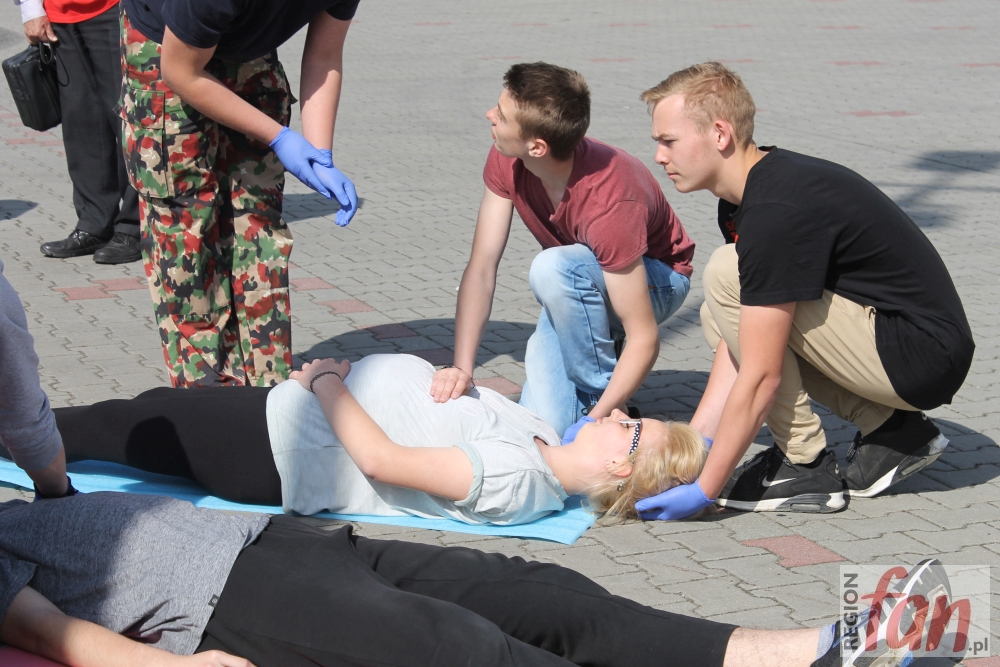 Cztery wypadki na głogowskich basenach (FOTO)