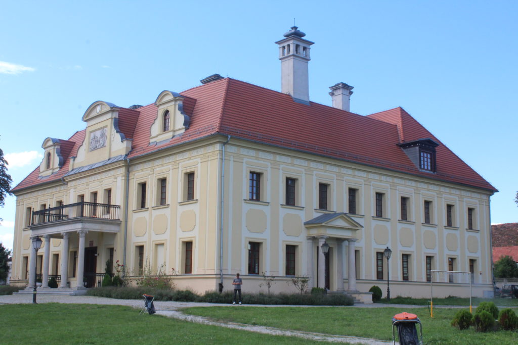 W gaworzyckim pałacu bez zmian. W Chocianowie wyścig trwa