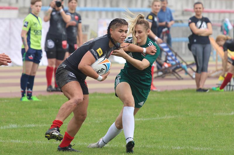 Mocne uderzenie w wykonaniu rugbystek