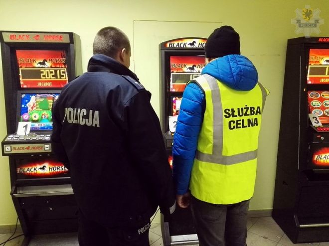 Zarekwirowali trzy nielegalne automaty do gier