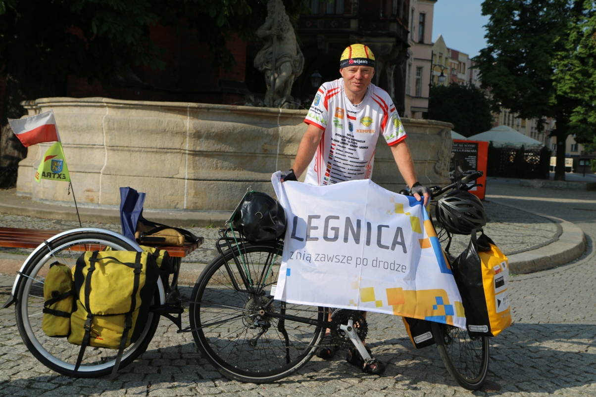 Na rowerze trzykrotnie przejechał kulę ziemską (FOTO)