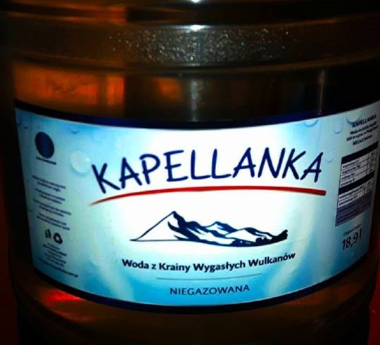 Źródlana woda z wulkanu