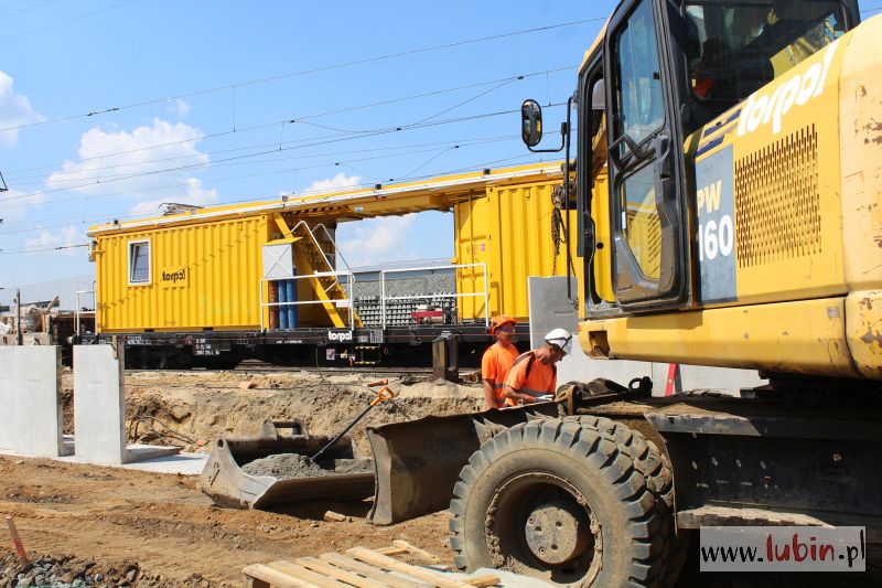 Kolejarze zadowoleni, wszystko idzie zgodnie z planem (FOTO)