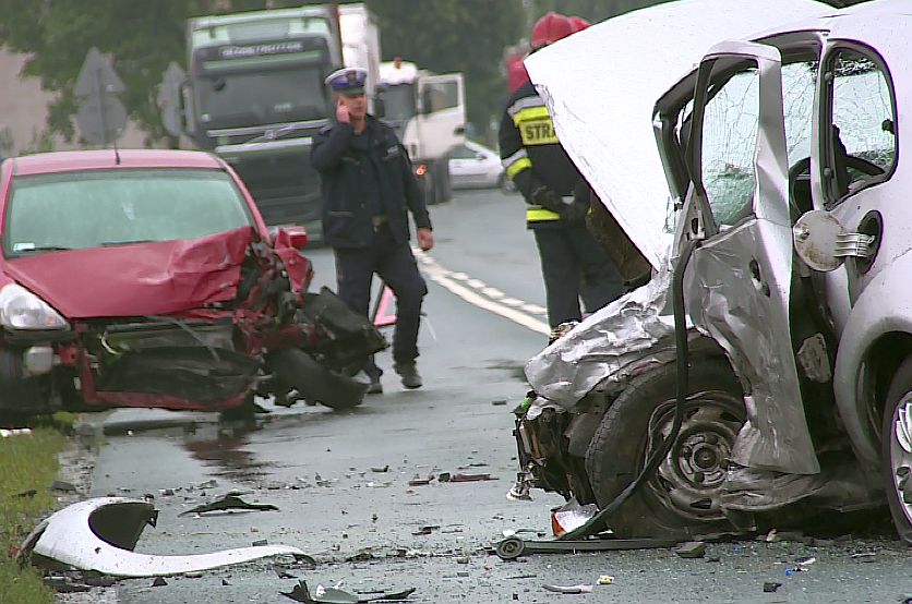 Wypadek pod Legnicą. 2 osoby w szpitalu (WIDEO)