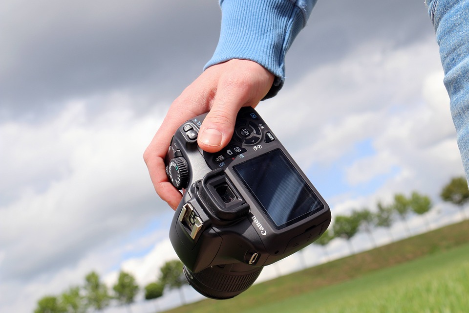 Fotokonkurs z pracą w tle