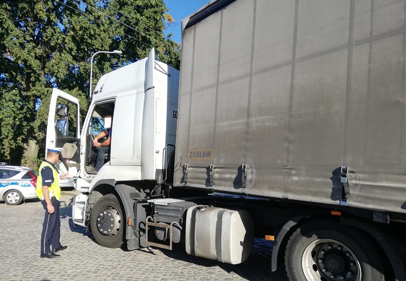 Okazał policji podrobione prawo jazdy (FOTO)