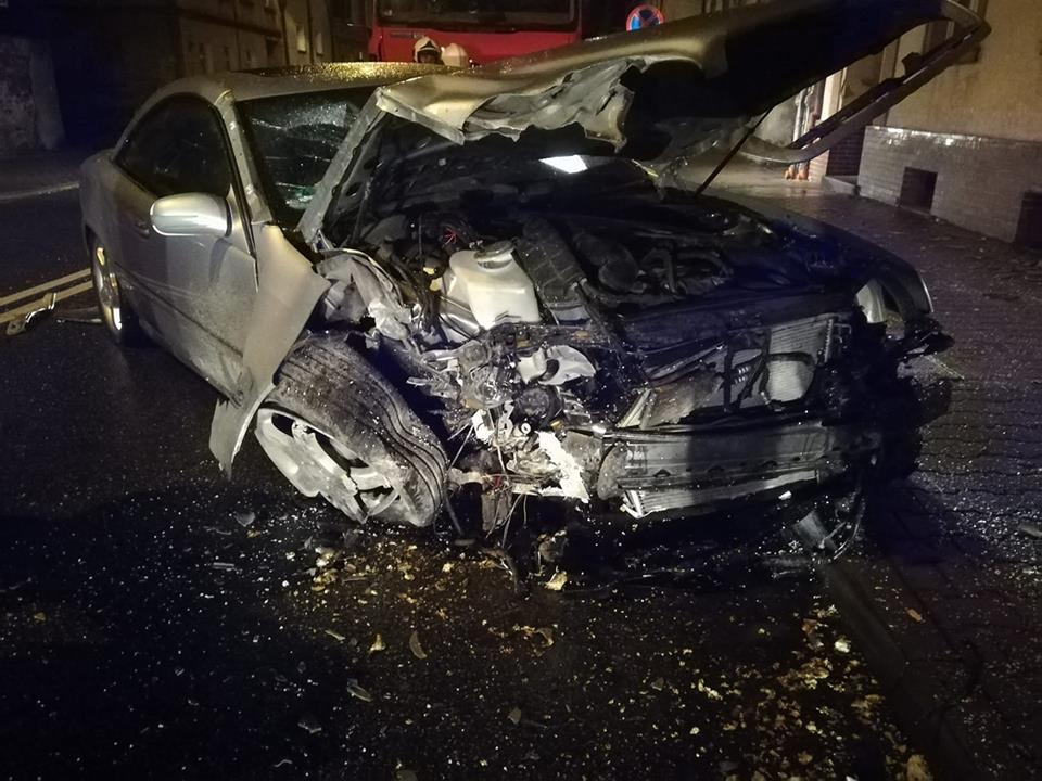 Podróż zakończył na ścianie kamienicy (FOTO)