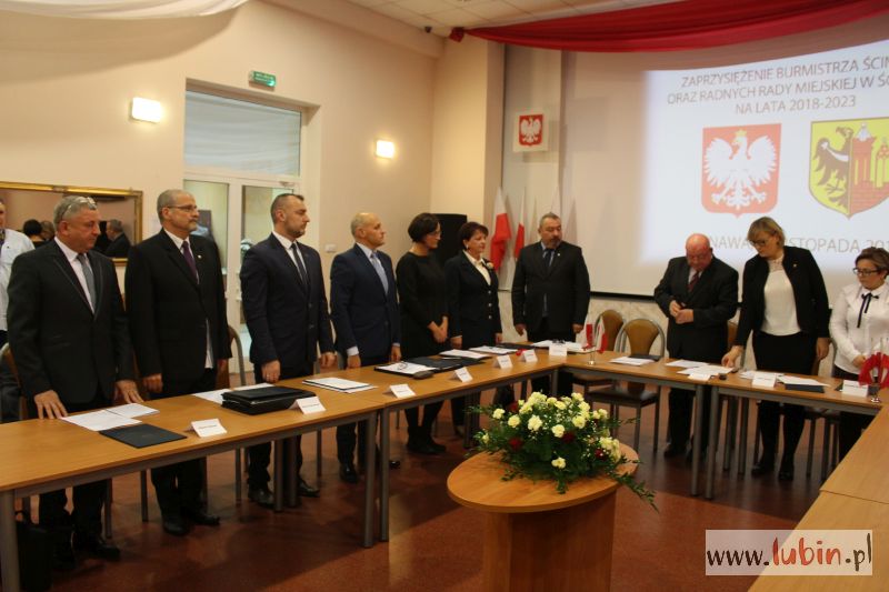 Burmistrz Ścinawy złożył przysięgę, radni ślubowali