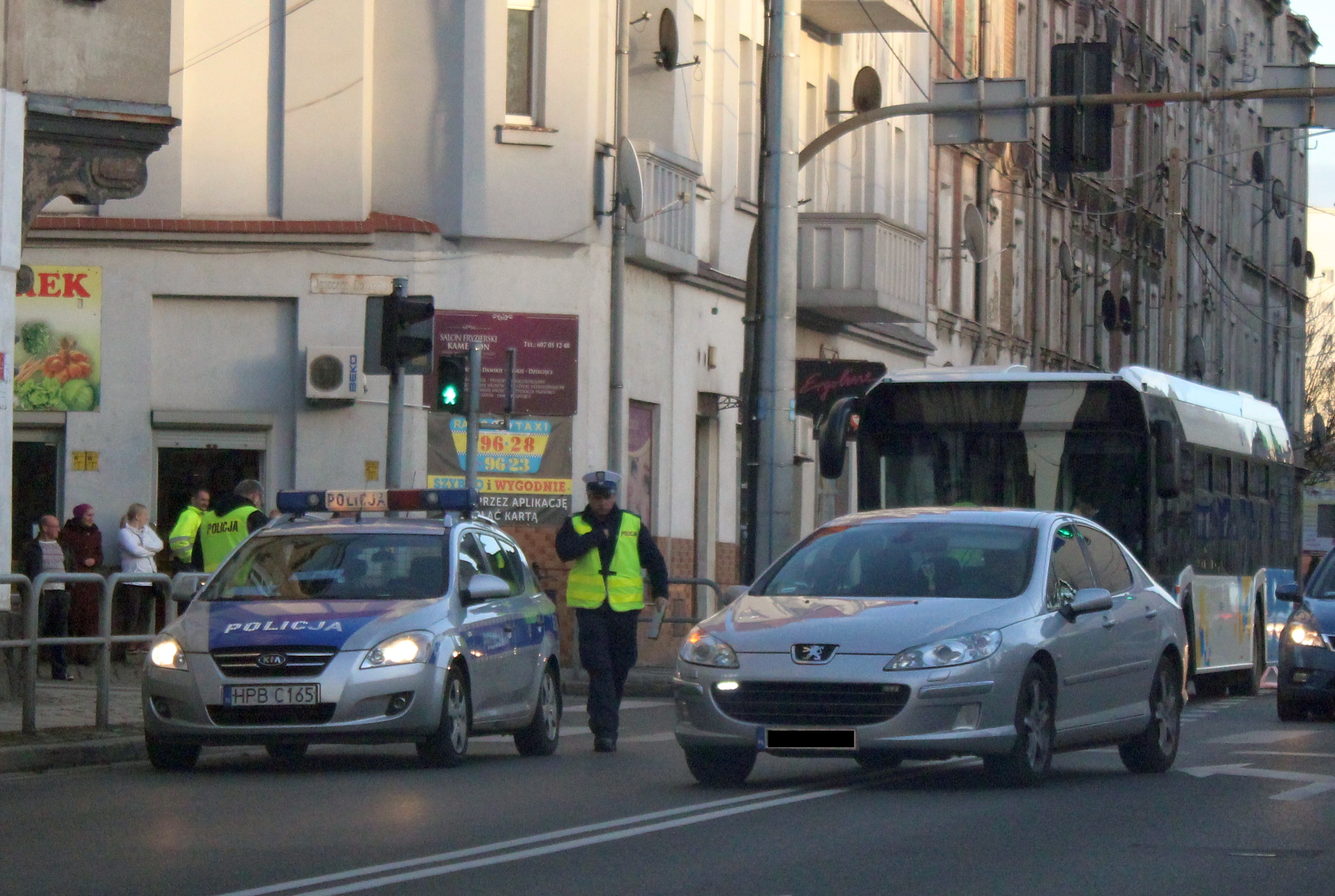 Autobus potrącił pieszego. 54-latek w szpitalu