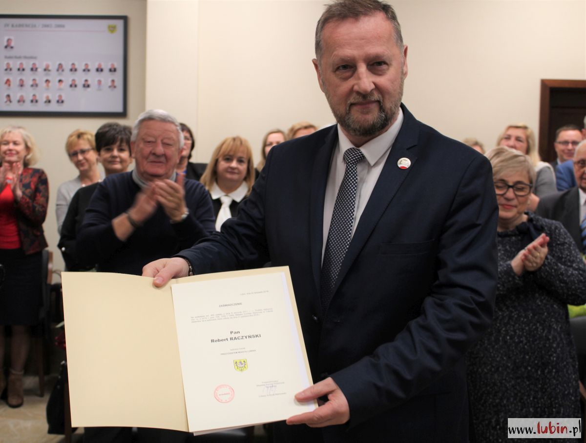 Prezydent i radni ślubowali. Nowa rada rozpoczęła pracę (FOTO)