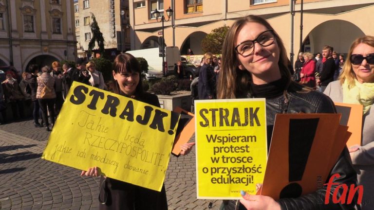 Milczący marsz poparcia dla nauczycieli (FOTO, WIDEO)