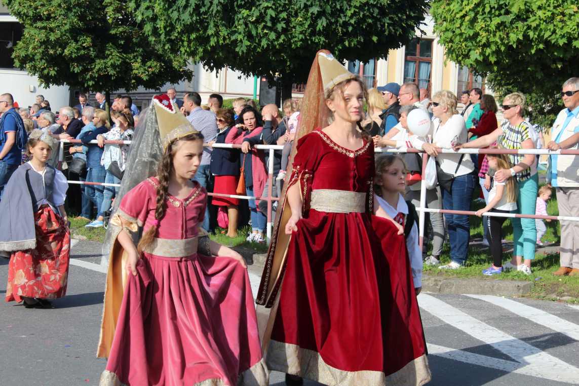 Dołącz do nietypowego korowodu i wygraj!