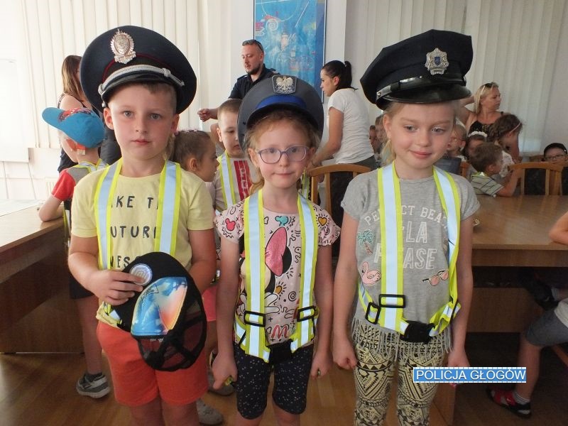 Maluchy z wizytą u policjantów
